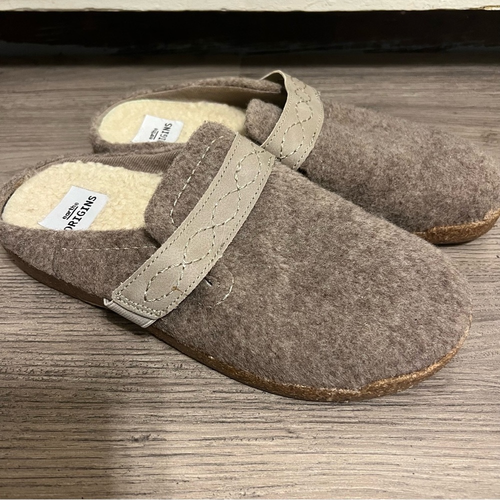 Earth origins clogs SZ 7.5 suede slip ons faux fur aurora Johanna shoes earthy
